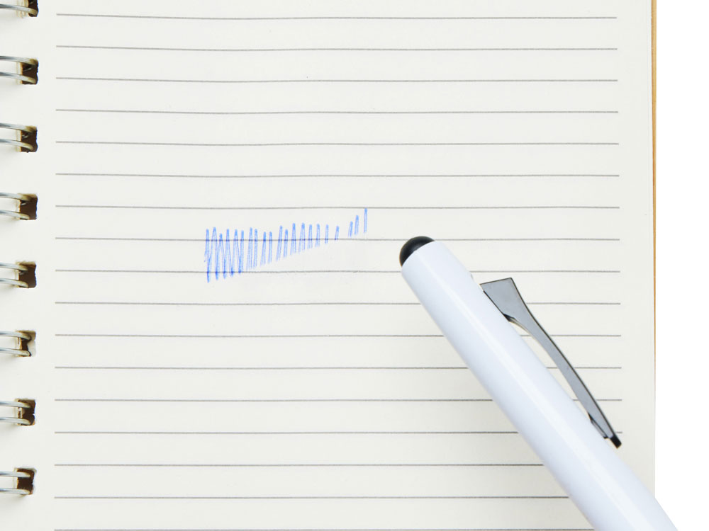 Пластиковая шариковая ручка пиши-стирай InkShift