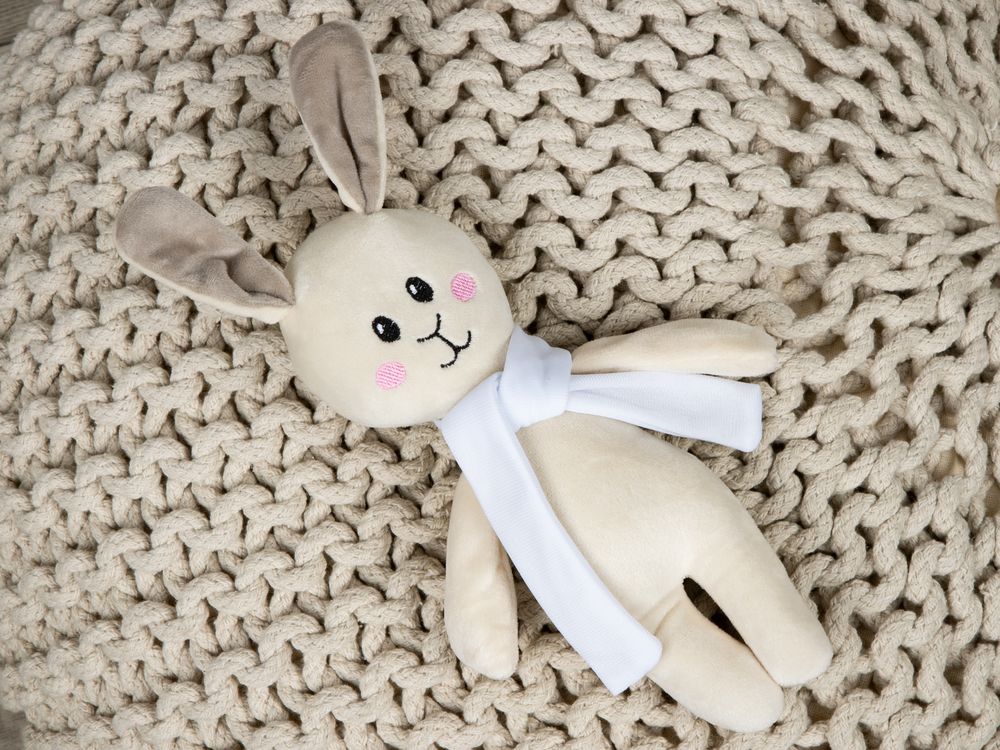 Мягкая игрушка Beastie Toys, заяц с белым шарфом