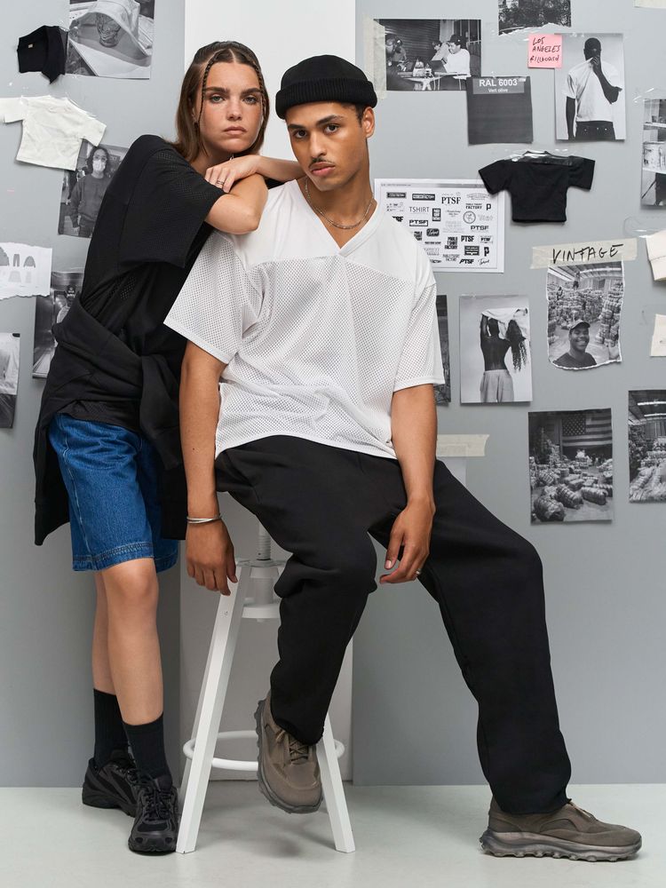 Футболка унисекс Nino с V-образным вырезом, черная